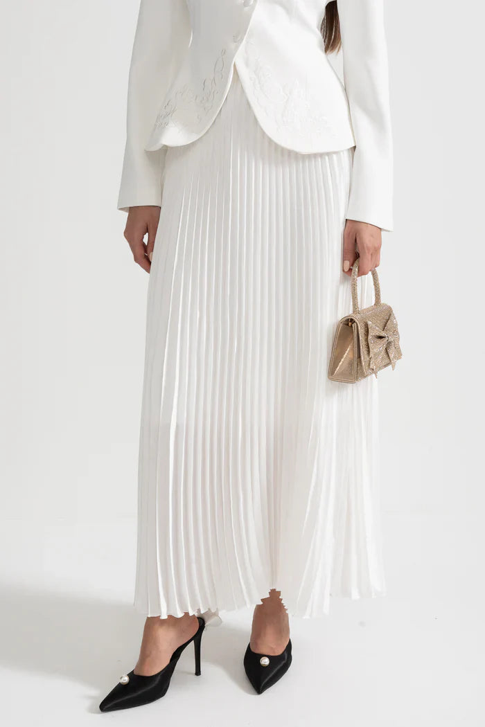 Conjunto de falda plisada y chaqueta estructurada con costuras decorativas - Blanco