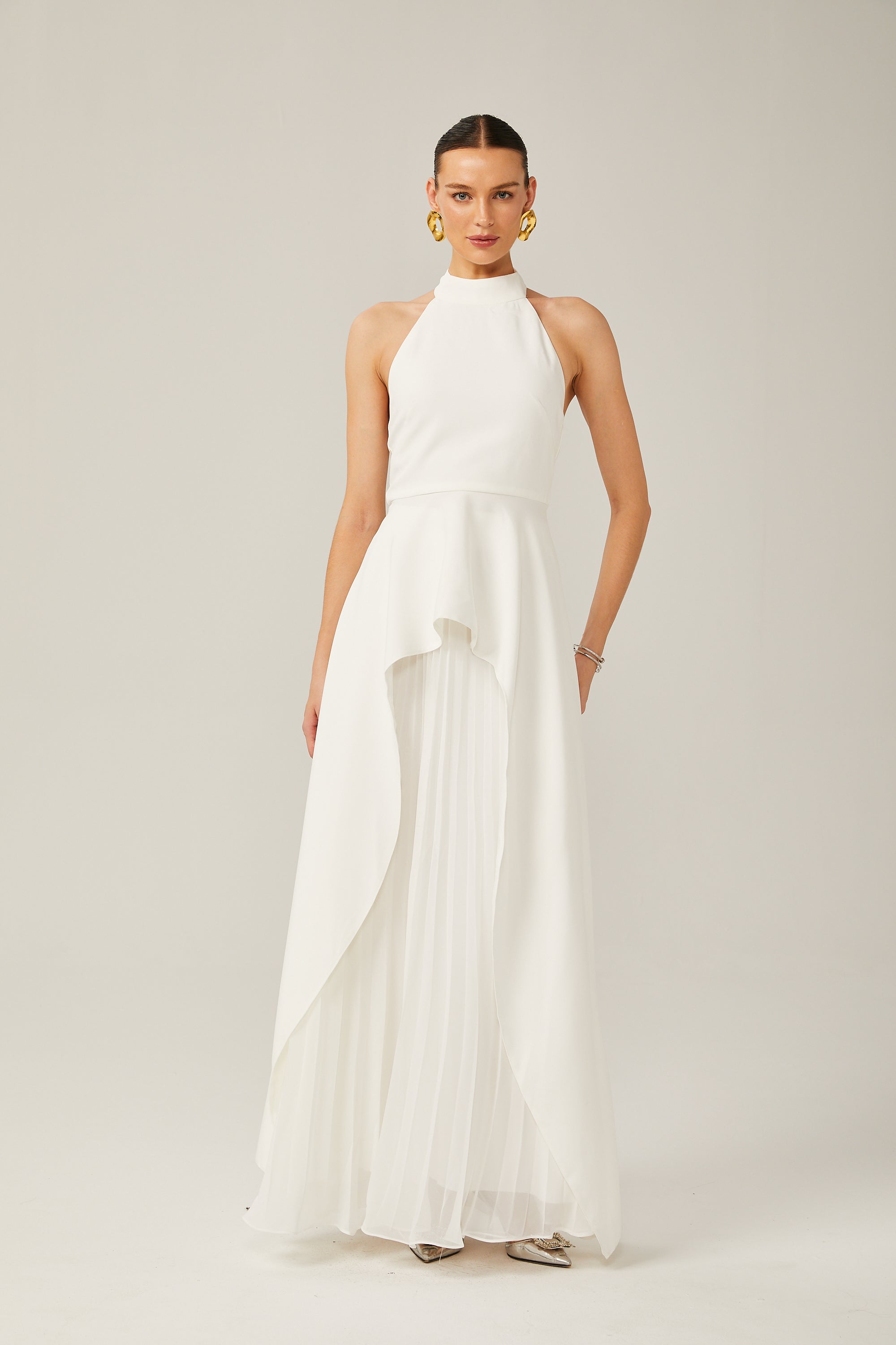 Vestido largo en capas con escote halter de Inés.