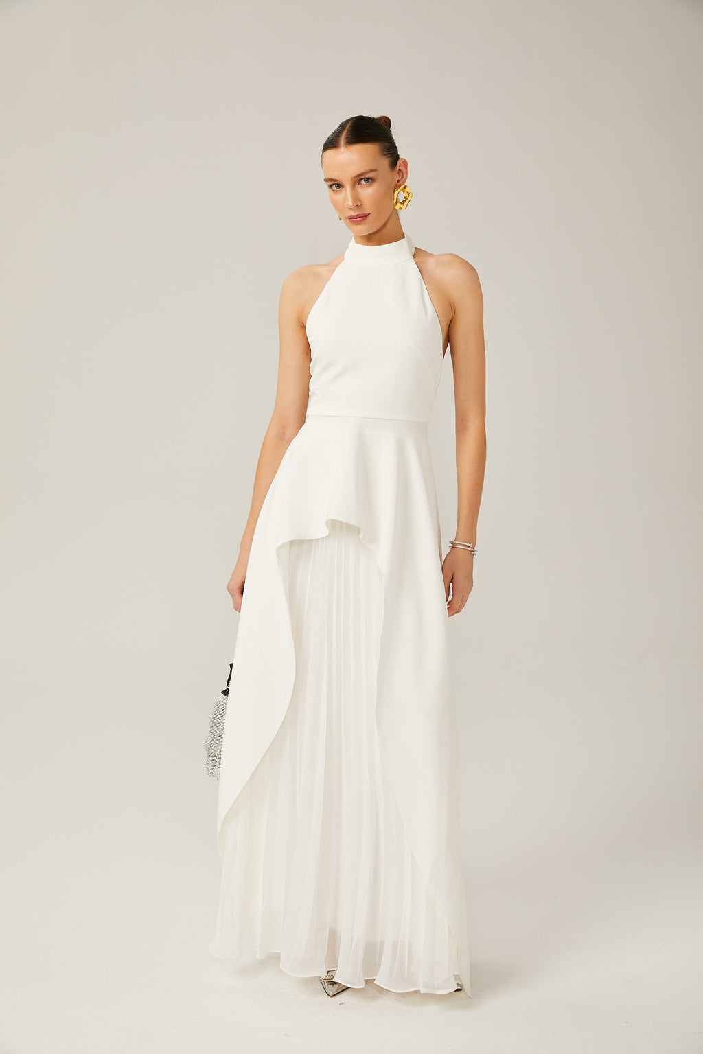 Vestido largo en capas con escote halter de Inés.