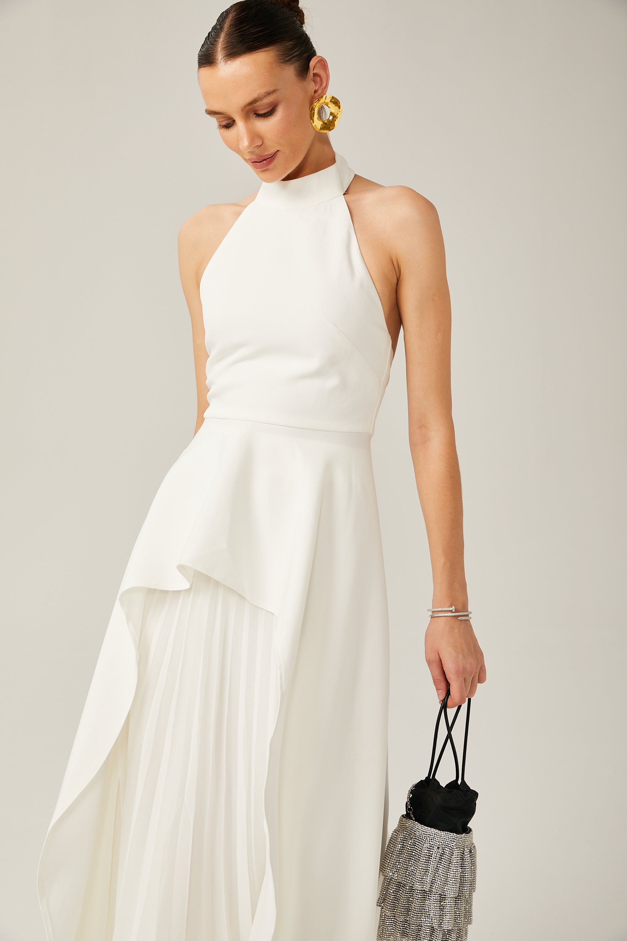 Vestido largo en capas con escote halter de Inés.