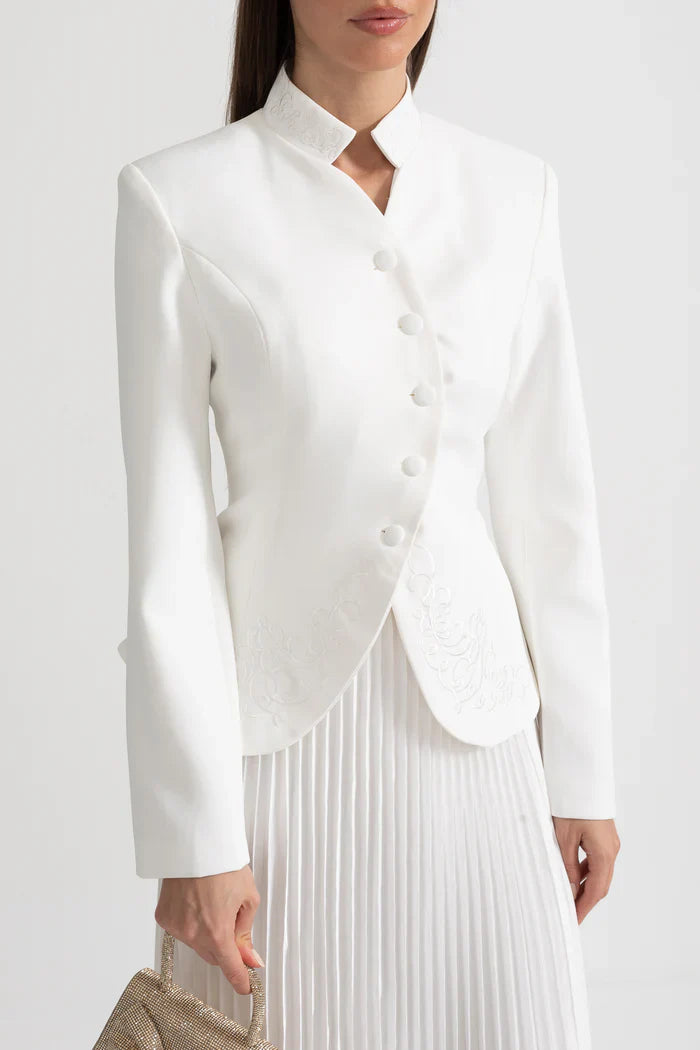Conjunto de falda plisada y chaqueta estructurada con costuras decorativas - Blanco