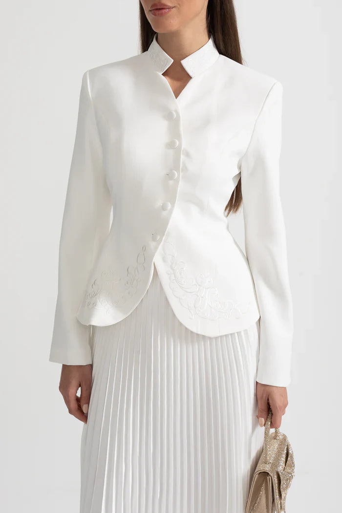 Conjunto de falda plisada y chaqueta estructurada con costuras decorativas - Blanco