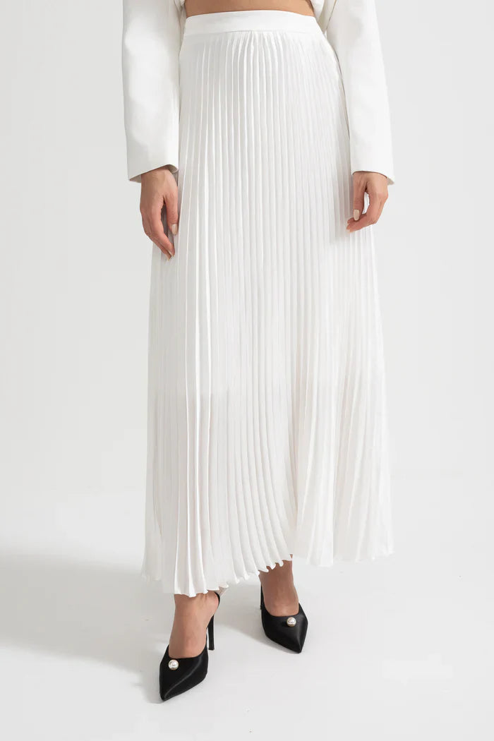 Conjunto de falda plisada y chaqueta estructurada con costuras decorativas - Blanco