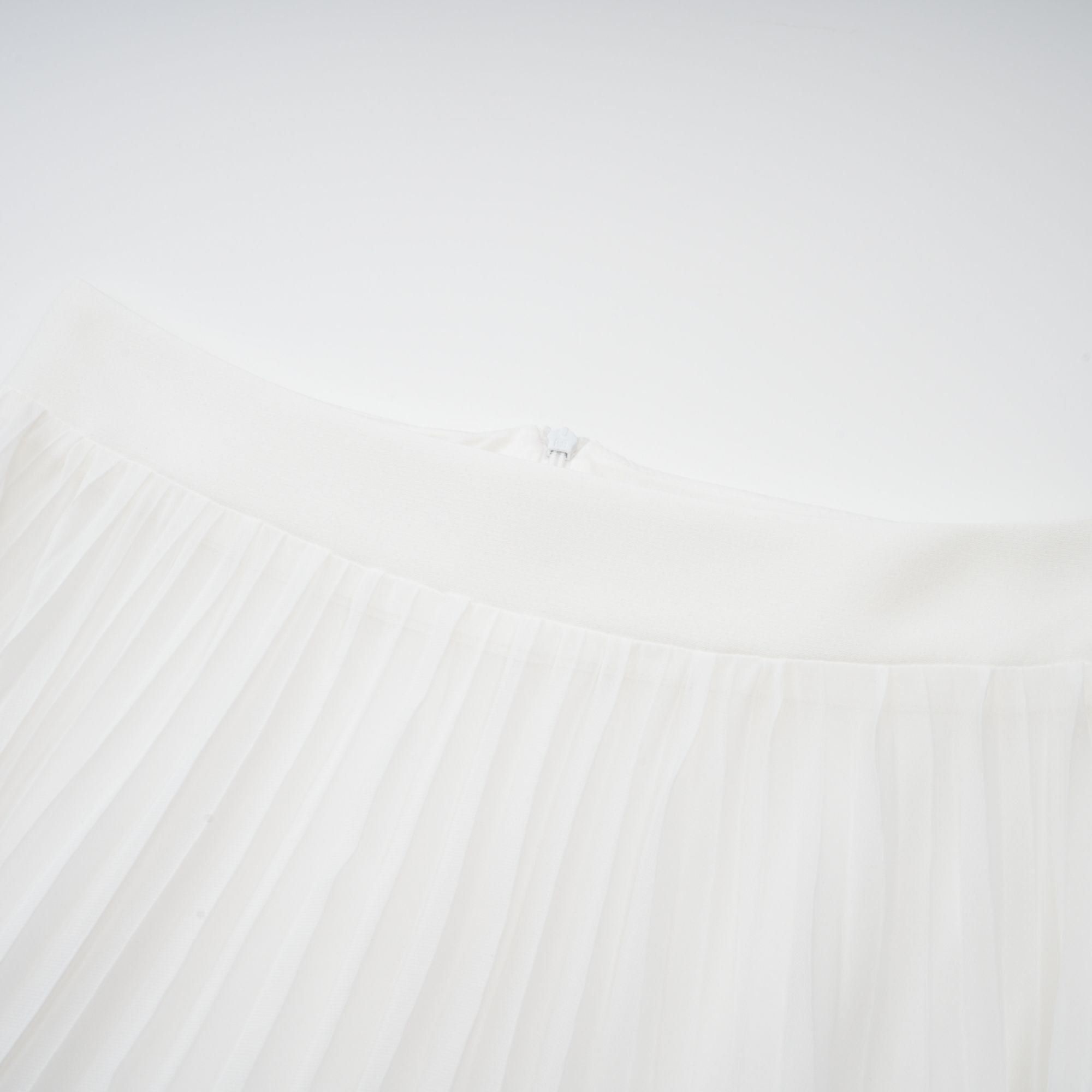 Vestido largo en capas con escote halter de Inés.