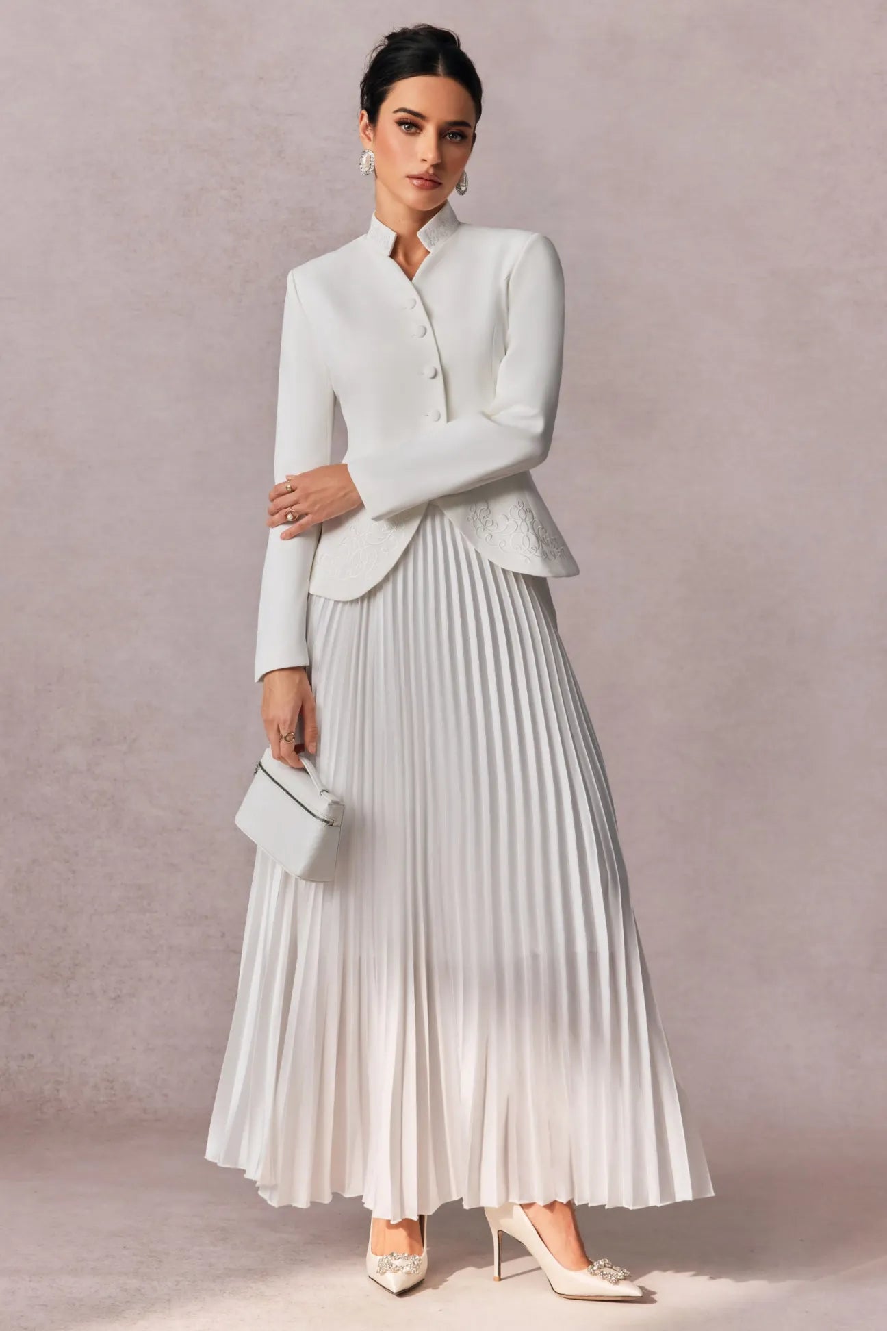 Conjunto de falda plisada y chaqueta estructurada con costuras decorativas - Blanco